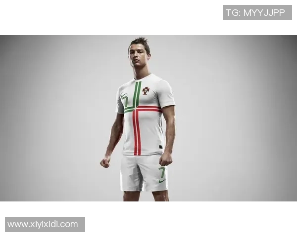 夏季足球赛场球星紧身衣搭配与舒适性分析